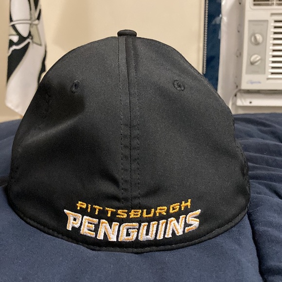 Pittsburgh Penguins Hat - Picture 2 of 3